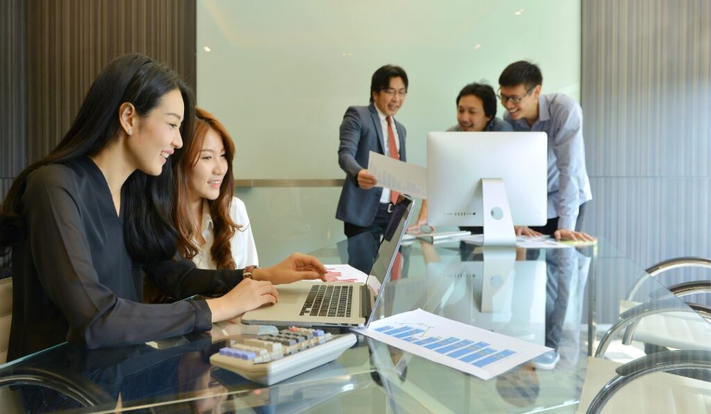 従業員が引継ぎしないで退職する際の企業側の対応と損害賠償請求の可能性