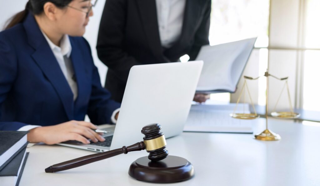 退職代行の流れは民間業者と弁護士で違う？
