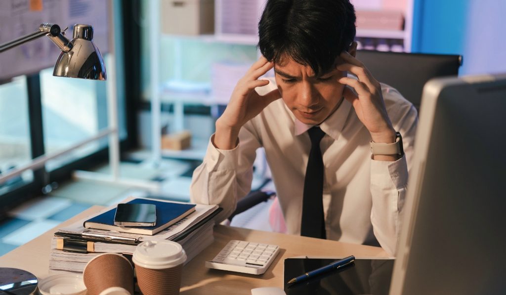 人手不足を理由に会社が退職を認めない場合の法的な考え方