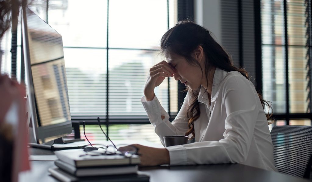 人手不足の会社を辞めると損害賠償責任が生じる？
