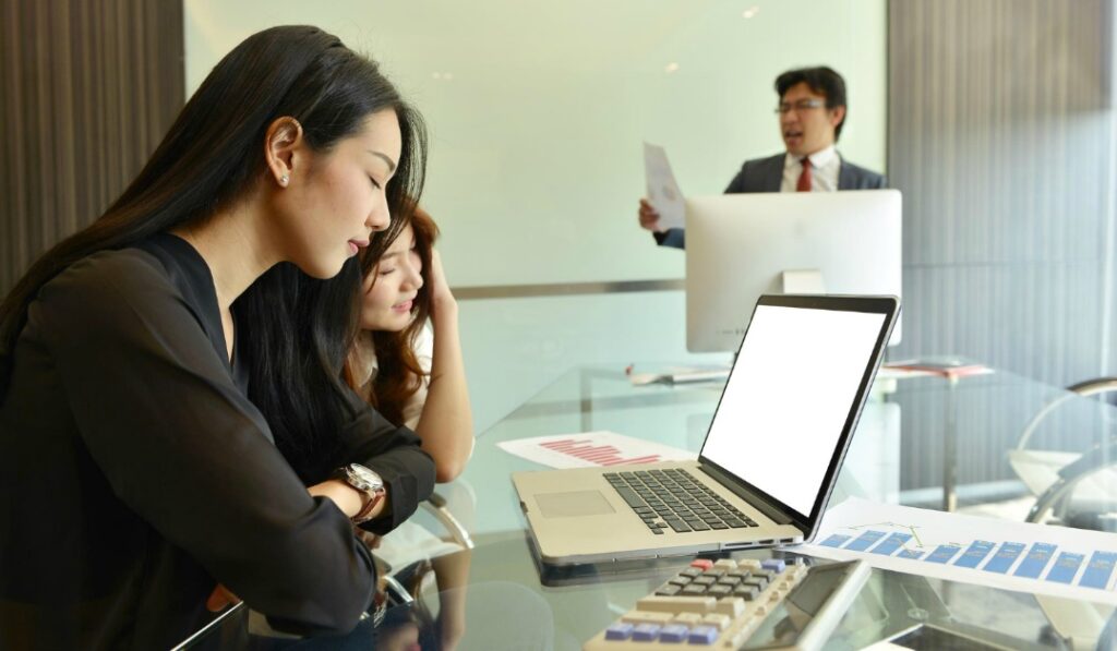 契約社員が「すぐ辞めたい」と感じる主な理由とよくあるケース
