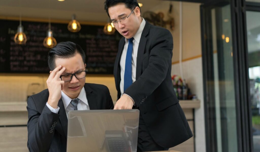 退職を2ヶ月前に伝えたのに怒られた！上司の心理と法的ルールを解説
