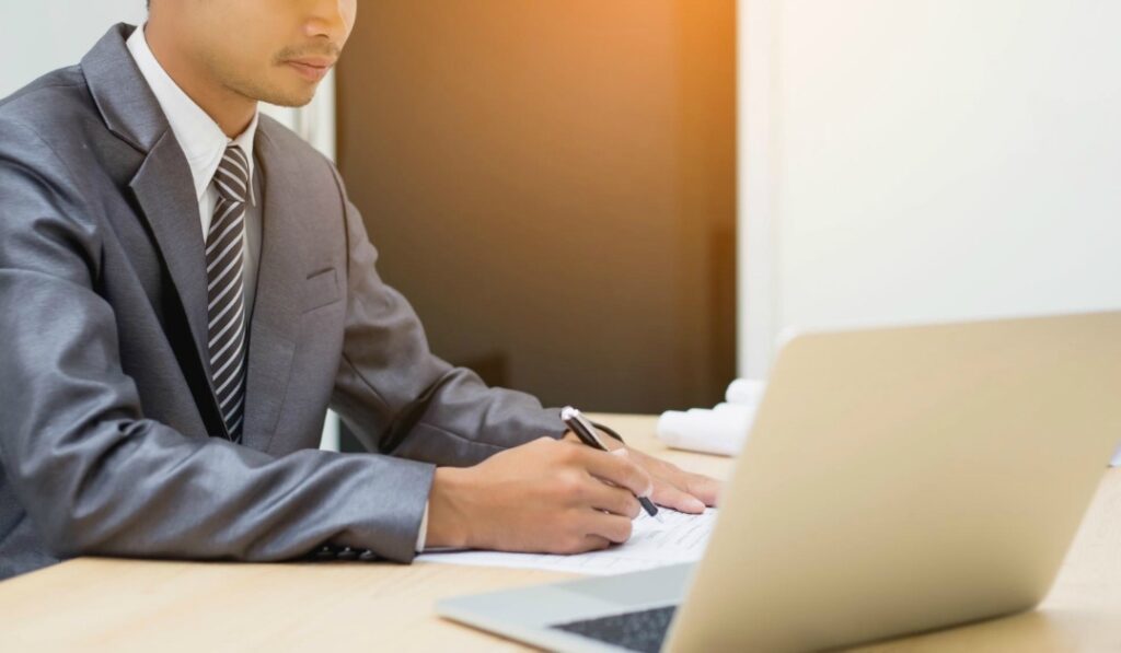 もし損害賠償請求を受けたら?弁護士が解説する対応法