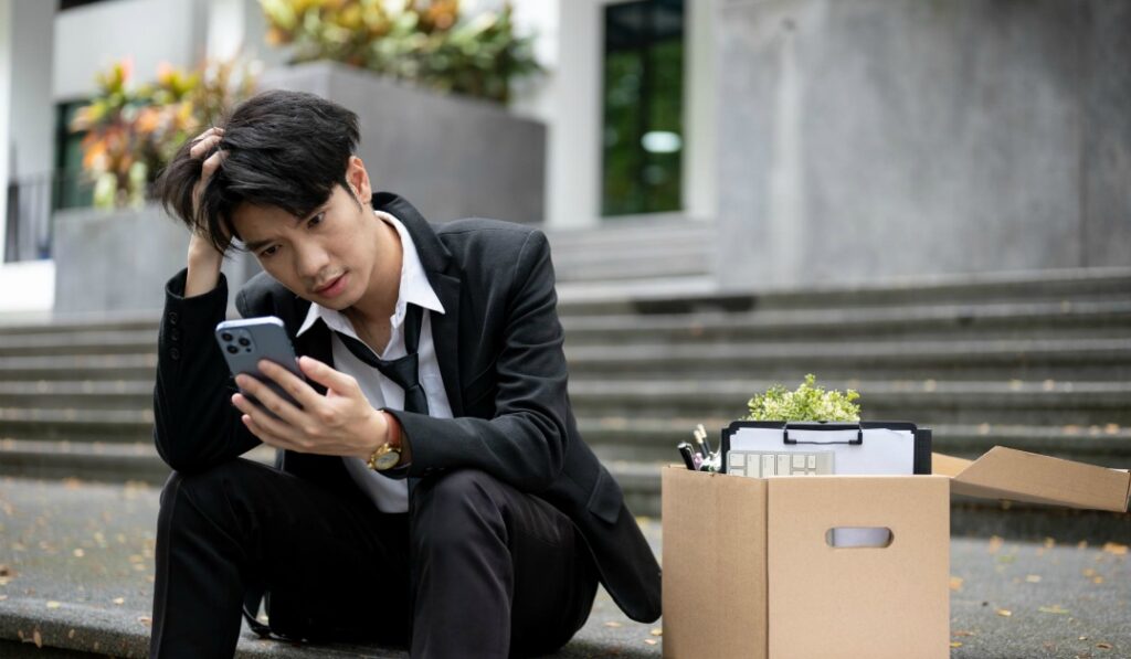 試用期間中・正社員・契約社員それぞれの即日退職の損害賠償リスク