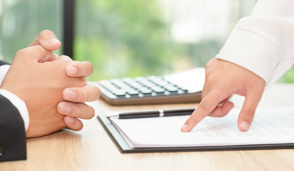 退職時に誓約書を求められる理由と企業側の本音