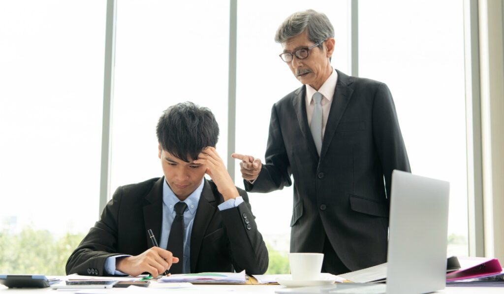 勝手に決められた退職日に従わないとどうなる？