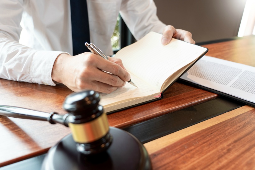 退職日まで欠勤しても問題ないのか。法律上の基本ルール