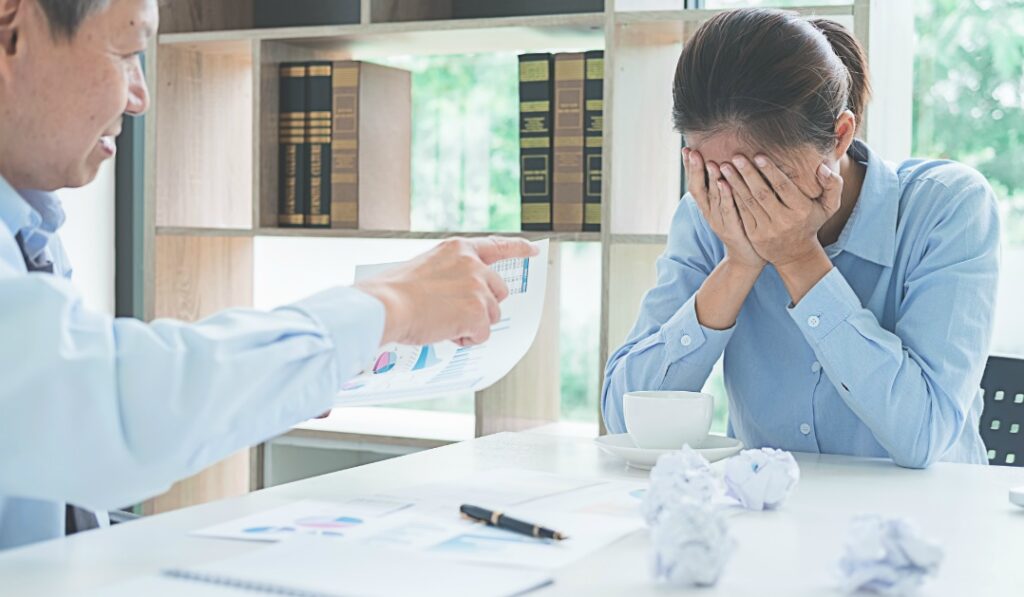 うつ病による契約解除で違約金や損害賠償は発生するのか