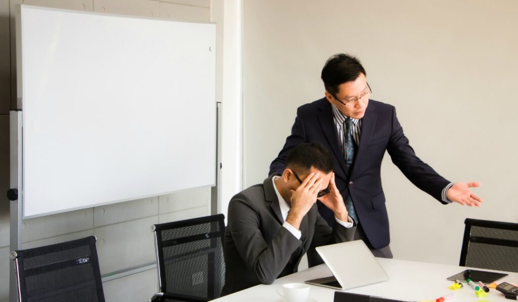 退職を1ヶ月前に言うと非常識だと言われる理由