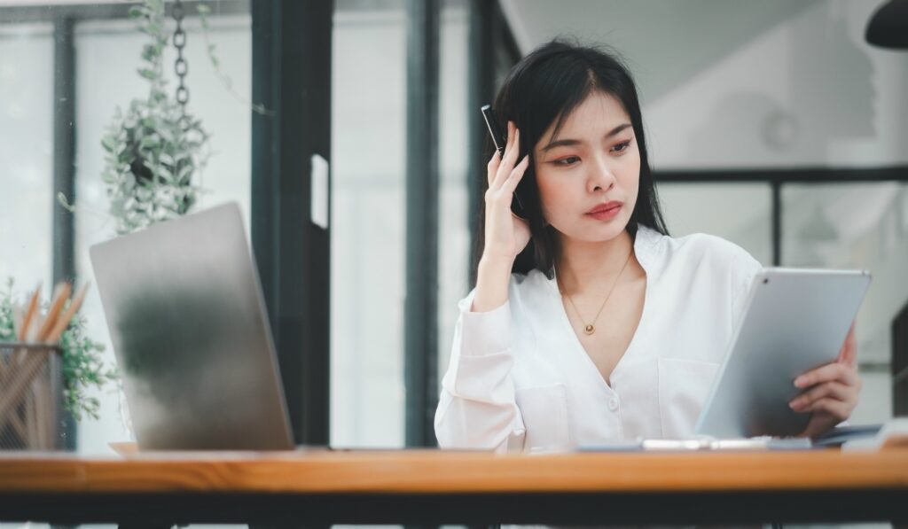 退職は決まったけど上司から退職日の引き伸ばしが。断ることはできる？