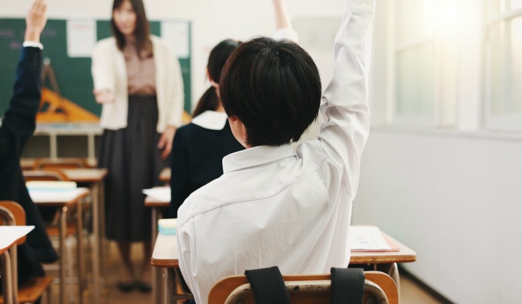 教員が年度途中で退職できるケース
