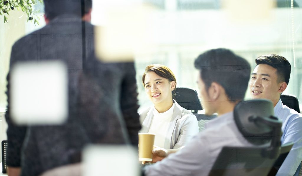 会社に引き止められても退職できる法的根拠